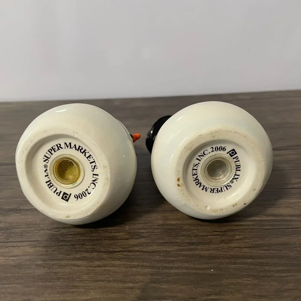 Pair of Publix Snowman Snowwoman Salt and Pepper Shakers 5